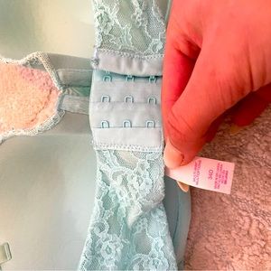 NEVER WORN. Victorias Secret Strapless Bra; Aqua Color